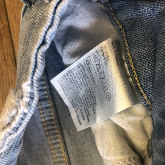 DIVIDED H&M BUTTON UP CROPPED ROW HEM HIGH RISE JEANS IN SIZE 8 - Picture 6 of 8